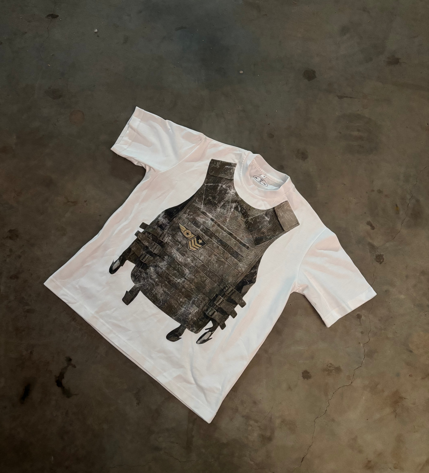 white gilet Tee